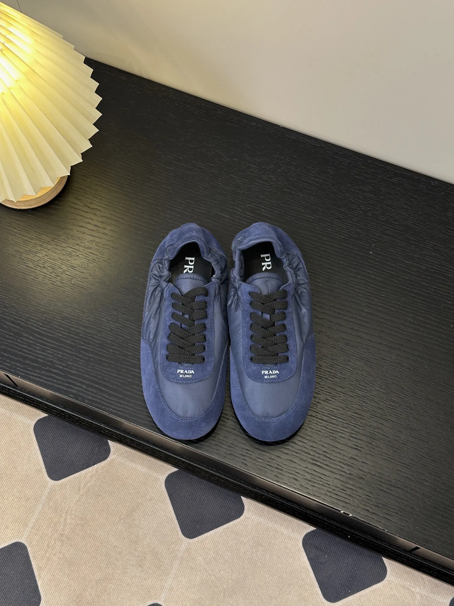 👟👟Ex-factory price 420👟👟 💠𝐏𝐑𝐀𝐃𝐀#Prada catwalk style lightweight thin-soled new moral training shoes casual shoes💠 outsole molded TPU❣️not made of rubber! The suede upper is textured, and the inner sheepskin is wrapped, which is soft and waxy. The insole is thickened with lambskin, which is extremely comfortable to step on, has a sense of support, and feels well wrapped. The shoe shape is full of wrapping, light, easy to wear, and practical. It is a casual shoe that makes you taller and longer legs! White is clean and refreshing, needed all year round, and can be easily worn with skirts and trousers. Upper: imported suede/original molded fabric. Lining: sheepskin. Outsole: TPU outsole! Different from cheap rubber soles on the market! Code number: 35-40 (40 customized)